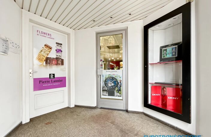 Local commercial — photo 2