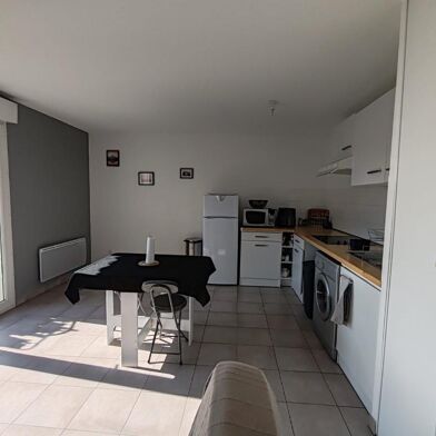 Appartement 3 pièces 810 €