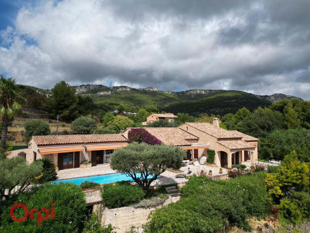 Villa de  plain-pied Ollioules 6 pièces 180 m², vue mer panoramique  + piscine + garage
