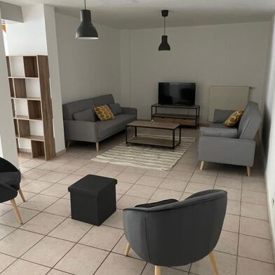 Appartement 7 pièces 300 €