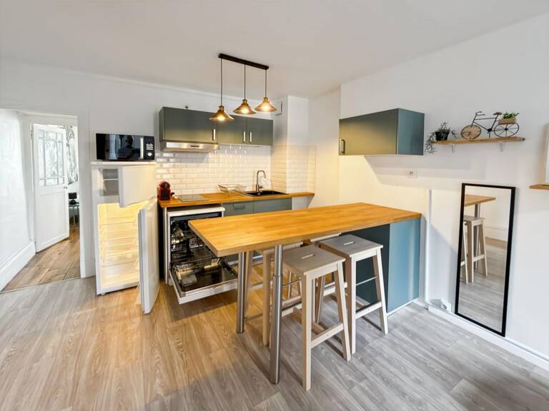 Bel appartement entièrement meublé et situé à proximité des commerces- Vendu loué — photo 1