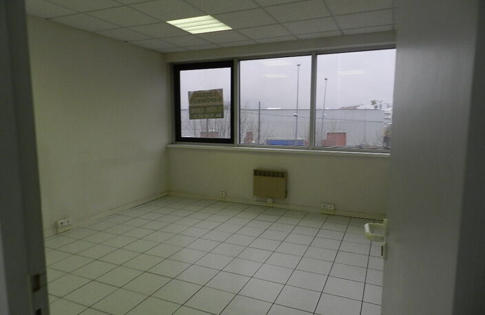 Dpt Isère (38), à louer GRENOBLE Bureau 127 M² — photo 4