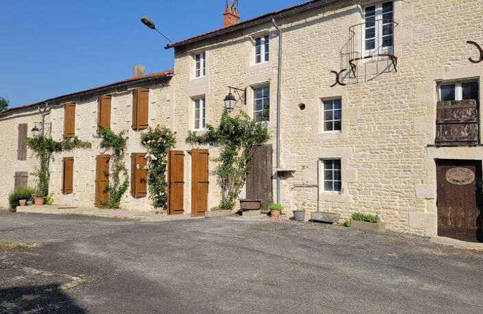 Maison 5 chambres à vendre à Mauzé Sur Le Mignon 79210 — photo 2