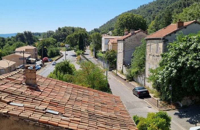 Appartement 3 pièces à renover avec terrasse - SAINT SAVOURNIN (13) — photo 5