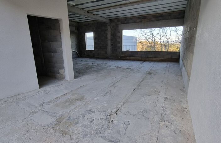 grand 3 pièces à rénover avec Patio et Terrasse - SAINT SAVOURNIN (13) — photo 2