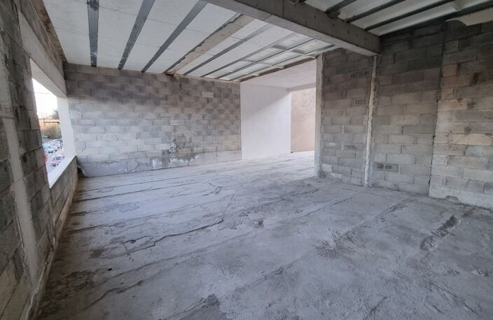 grand 3 pièces à rénover avec Patio et Terrasse - SAINT SAVOURNIN (13) — photo 3