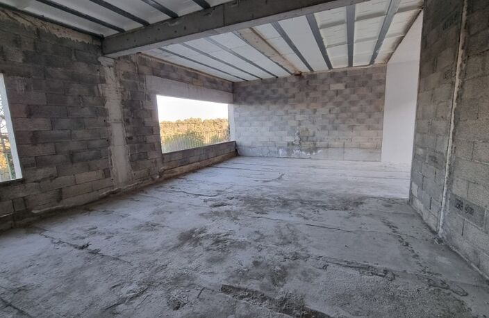 grand 3 pièces à rénover avec Patio et Terrasse - SAINT SAVOURNIN (13) — photo 5