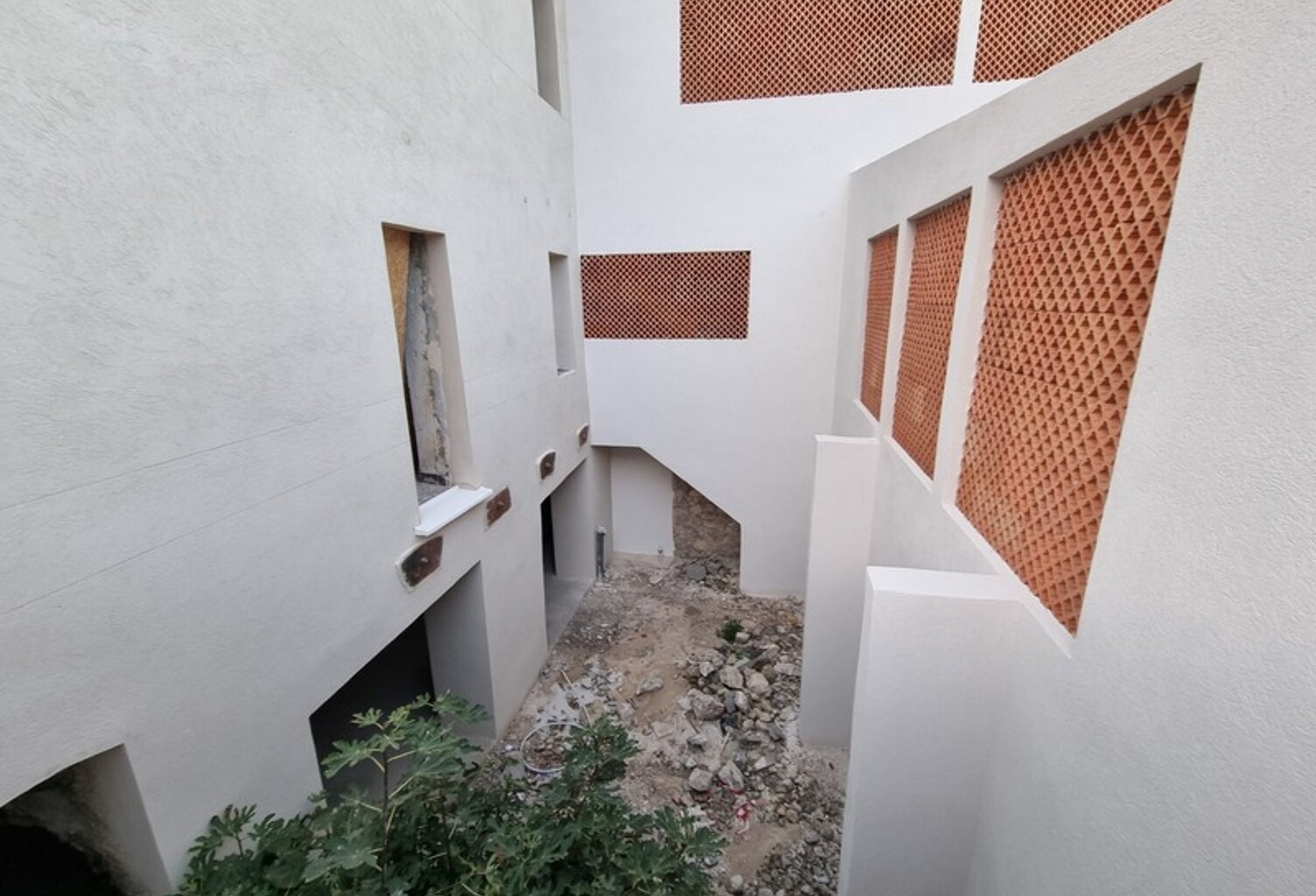 Duplex T3 de 77m2 avec patio et garage à  SAINT SAVOURNIN (13) à renover — photo 1
