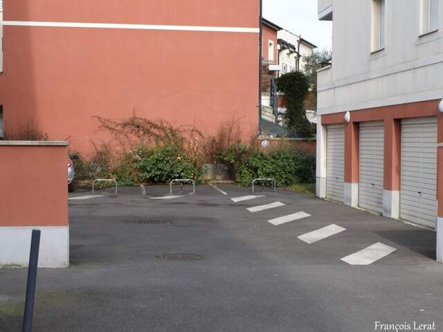 à vendre Choisy le Roi 94600 - Place de parking en extérieur- Résidence aquaverde - Rue du Lieutenant Colonel Curie - 7 995 € honoraires d'agence inclus — photo du bien