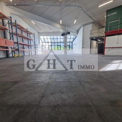 Local industriel  6610 €