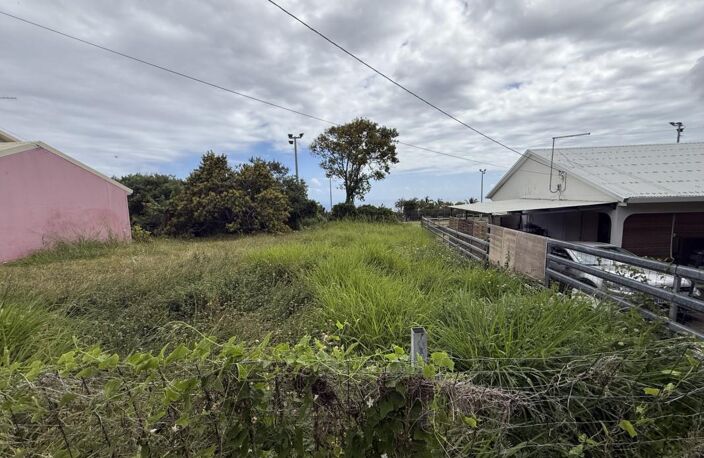 À acheter 162000 EUR à Saint-Pierre : terrain de 350m2 — photo 2