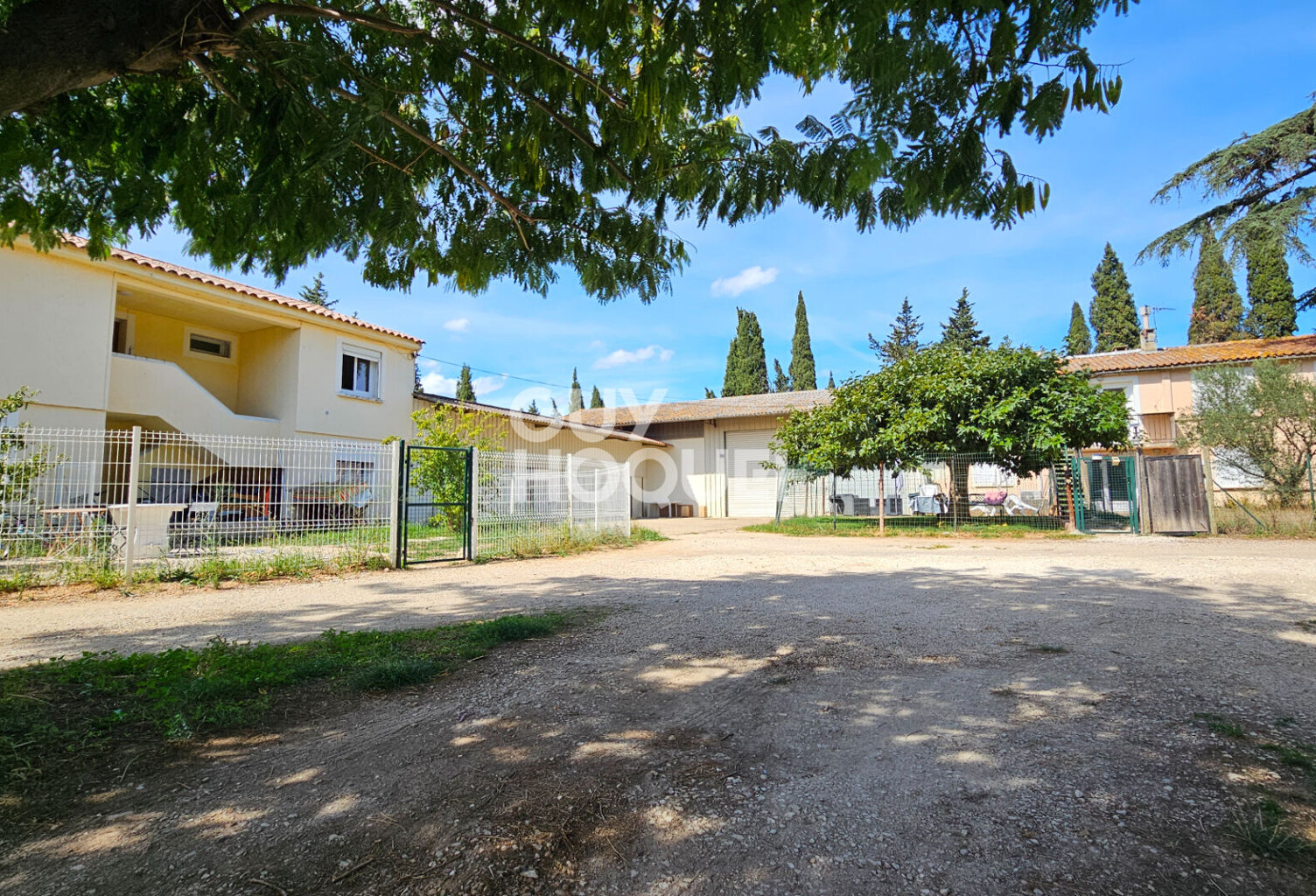 Nîmes immeuble  438m² sur 3900m² de terrain — photo 1