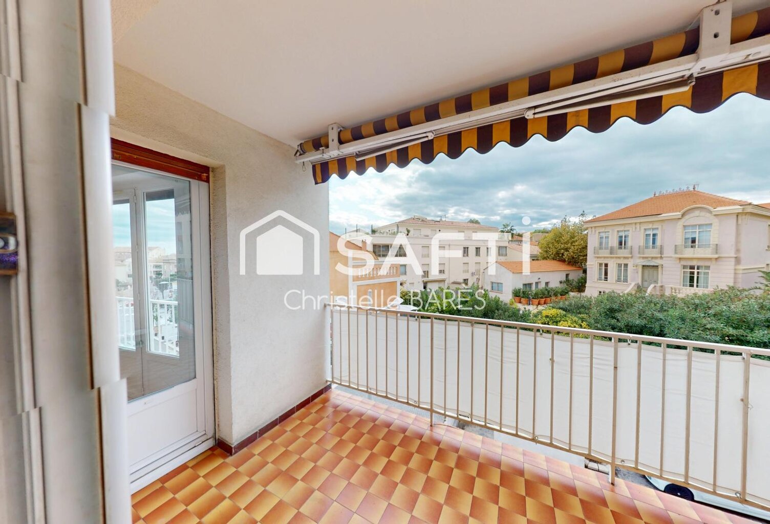 Bandol- appartement 4 pièces- 2 chambres- dernier étage- terrasse- cave-place de parking privée en sous sol — photo 1