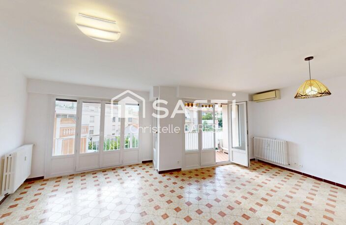 Bandol- appartement 4 pièces- 2 chambres- dernier étage- terrasse- cave-place de parking privée en sous sol — photo 2