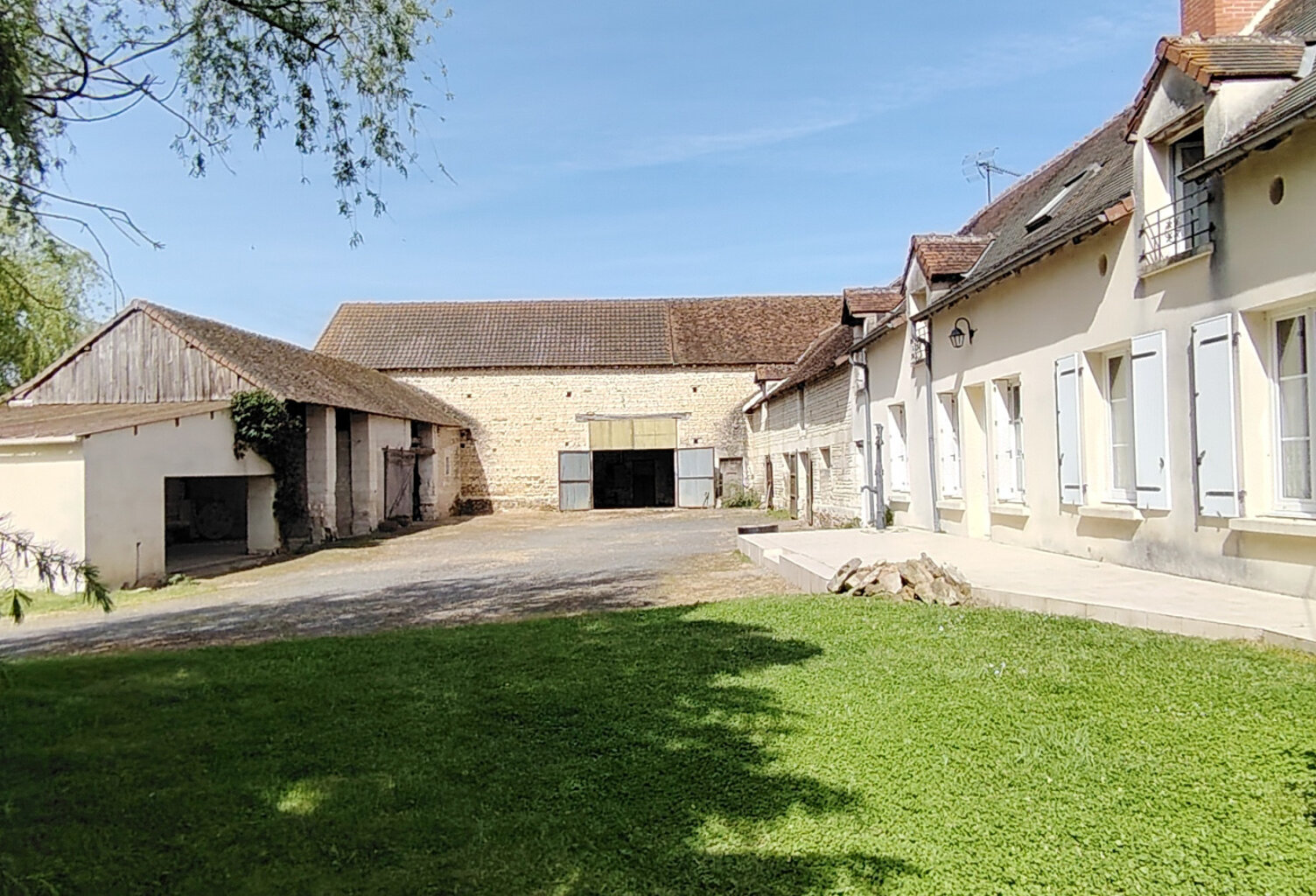 Corps de ferme de caractère - 210 m2 habitable - 5260 m2 ter — photo 1