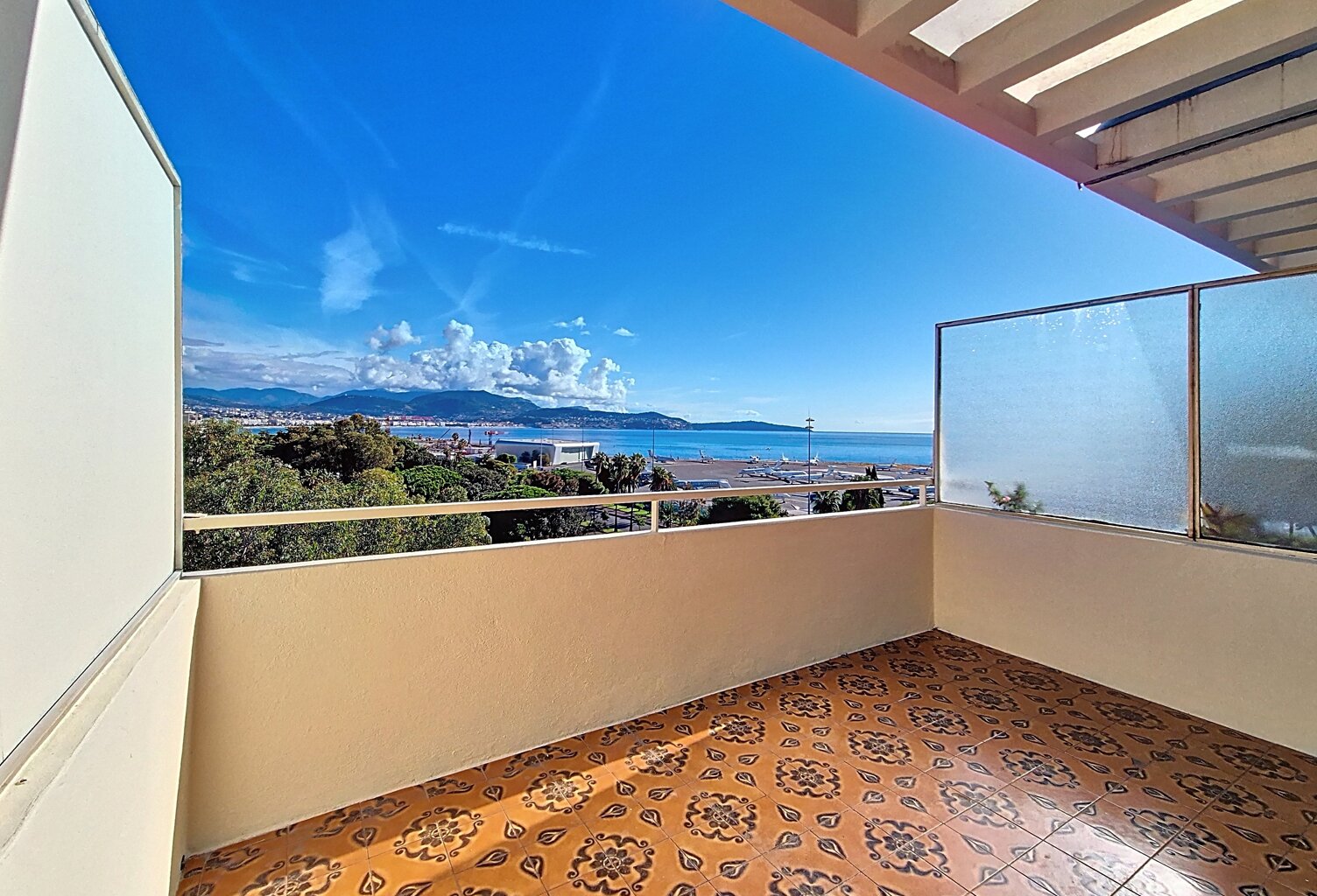 Vente appartement   Nice (06200) — photo 1