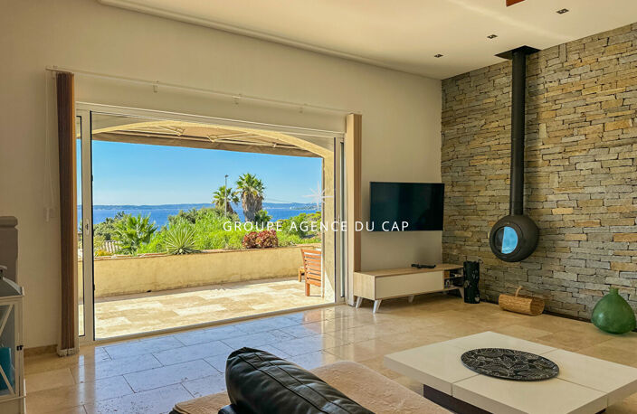 A VENDRE VILLA 6 CHAMBRES EN SUITE PISCINE POOL HOUSE VUE MER PANORAMIQUE SUR ST-TROPEZ GARAGES ET PARKINGS — photo 5