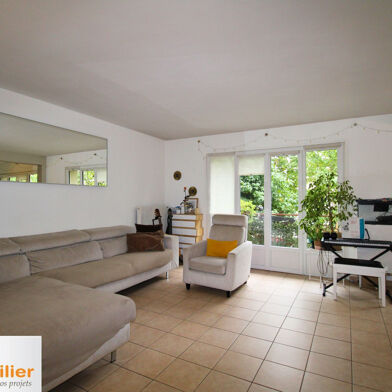 Appartement 4 pièces 254555 €