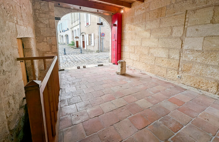 33 330 - Saint-Emilion - Tour de Garde — photo 3