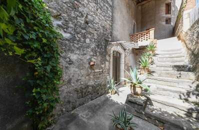 Maison de village en pierre avec cour — photo du bien