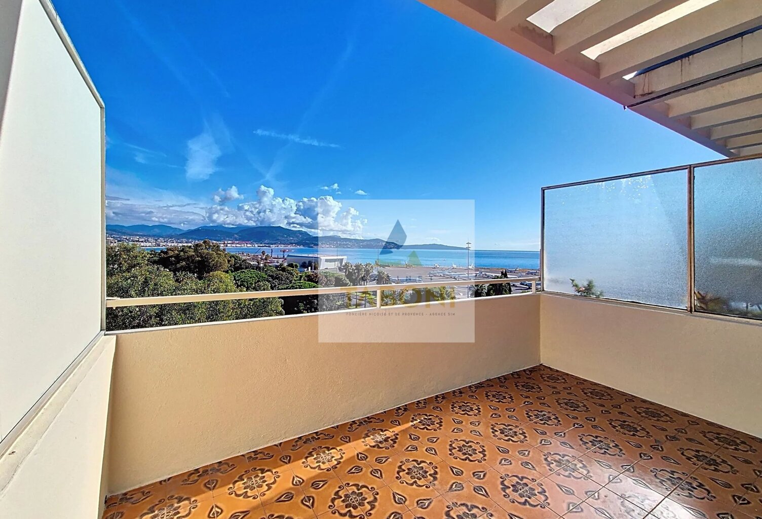 2 PIECES - RENE CASSIN - DERNIER ETAGE - TRAVERSANT VUE MER — photo 1