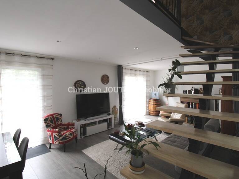 Villa — photo 1