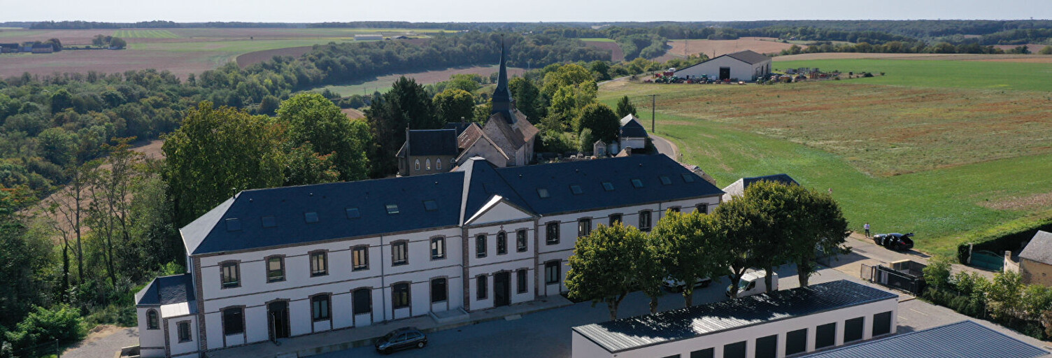 Garage   m² à louer à Caillouet-Orgeville (27120)