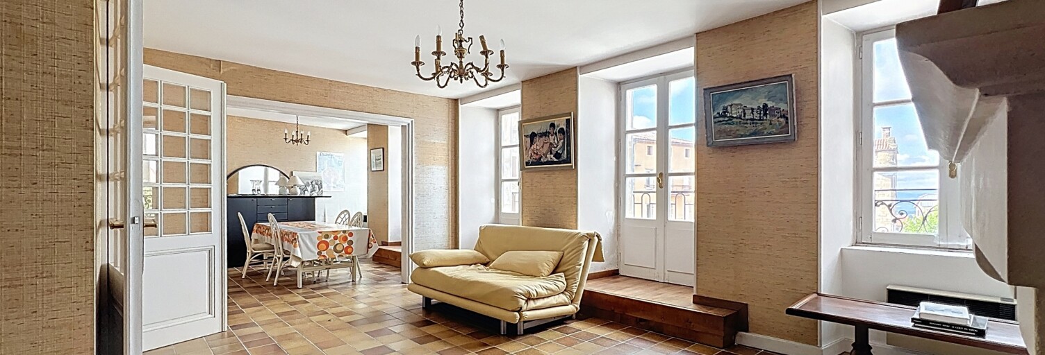 Immeuble  228 m² à vendre à Pradelles (43420)