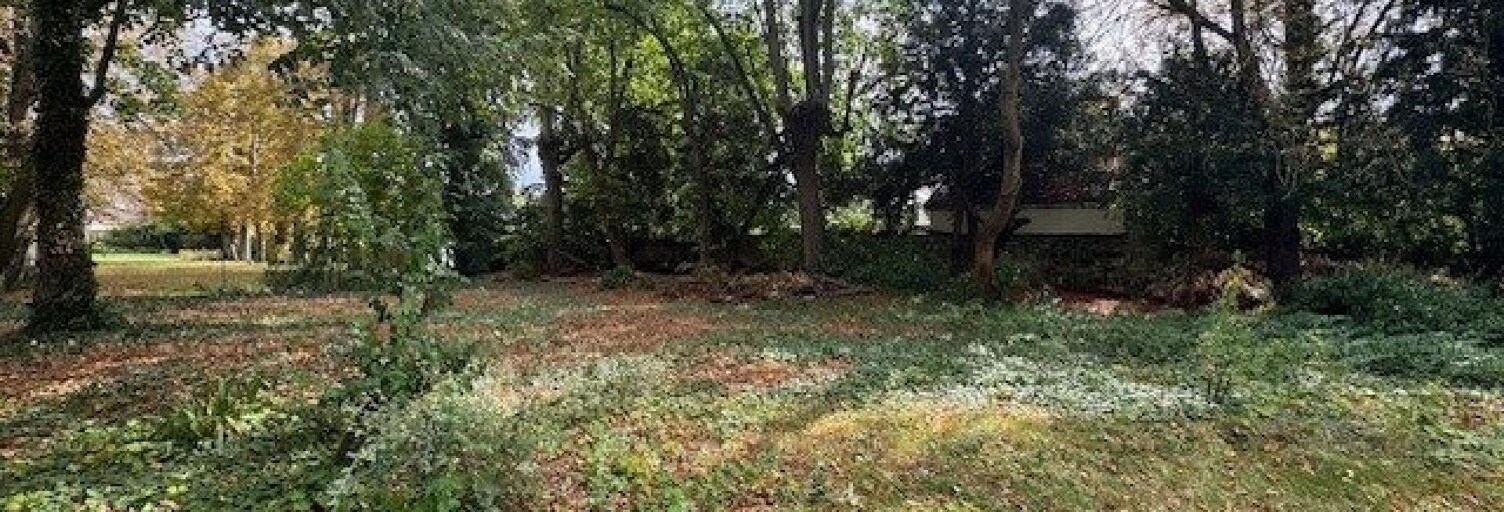 Terrain  712 m² à vendre à Le Mesnil-le-Roi (78600)