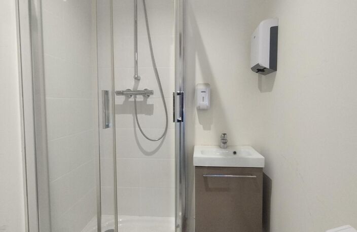 Local pro (100m² de dépôt et 20m² de bureaux) — photo 5