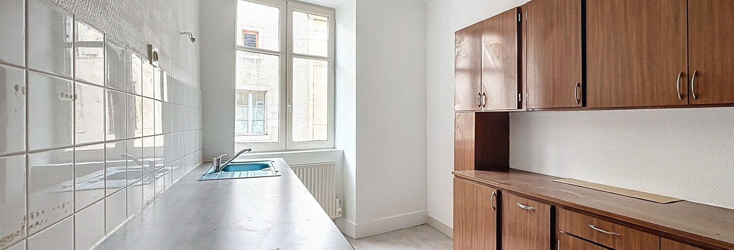 Immeuble  200 m² à vendre à Saint-Pierre-le-Moûtier (58240)