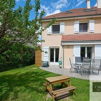 Maison 5 pièces 549000 €