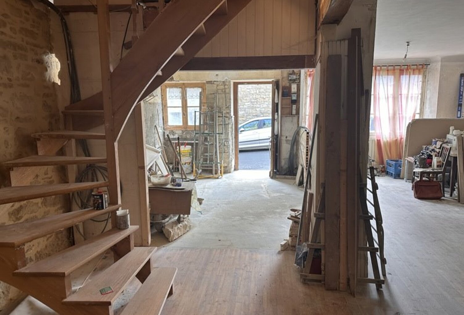 Maison en pierre de 3 pièces principales — photo 1