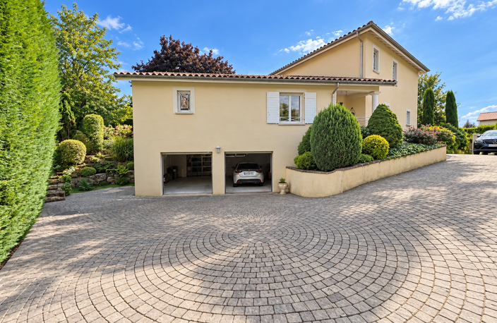 VENTE 69380 CHASSELAY MAISON T6  de 191 m2 sur 1155 m2 de terrain clos et arboré au coeur du village. — photo 3