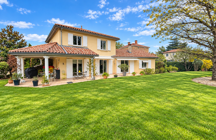 VENTE 69380 CHASSELAY MAISON T6  de 191 m2 sur 1155 m2 de terrain clos et arboré au coeur du village. — photo 5