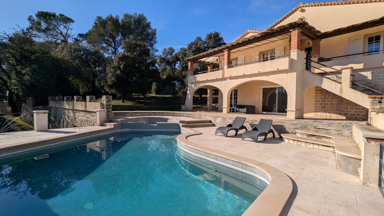 Villa / Maison  T8 à vendre Nîmes 30000