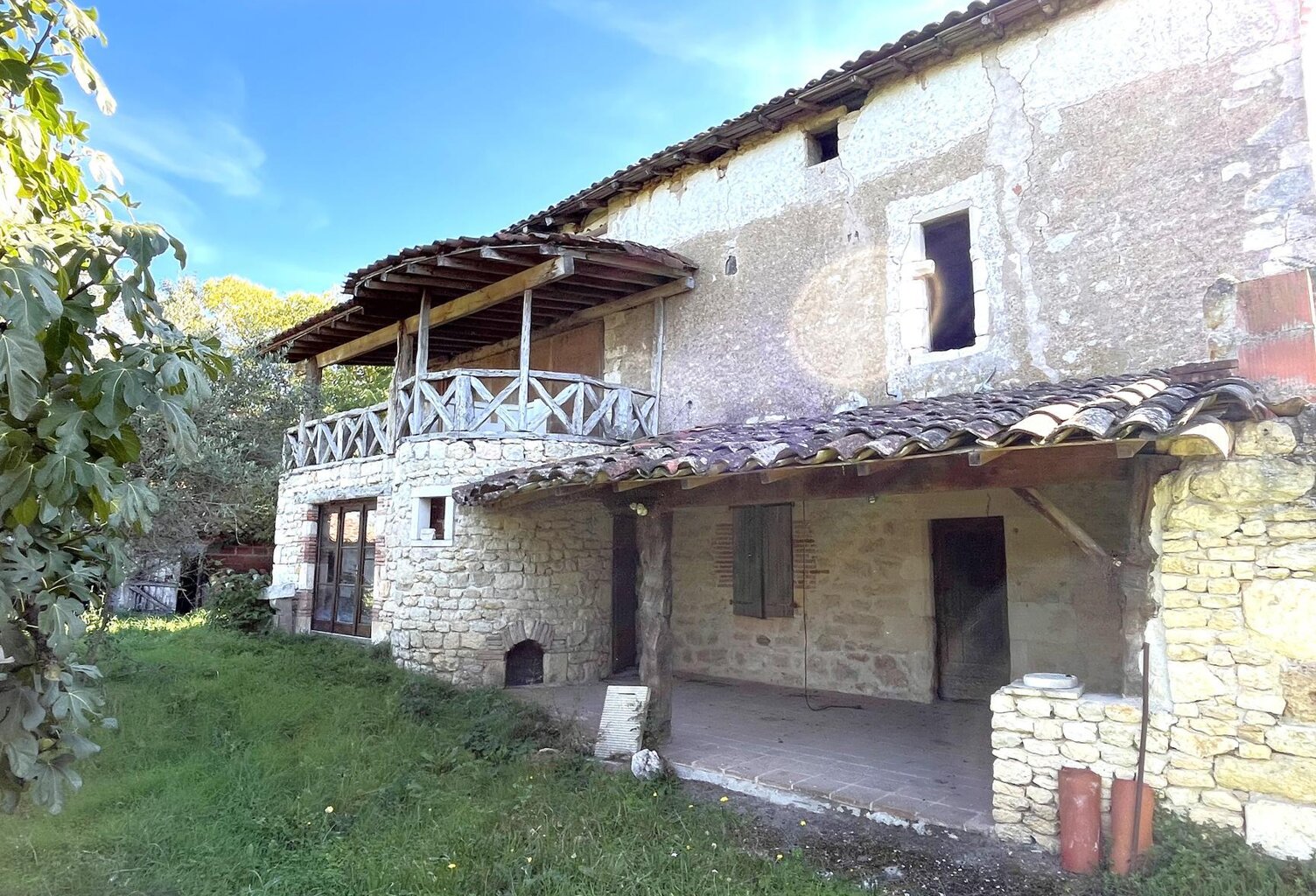 Maison en Pierres A Rénover — photo 1