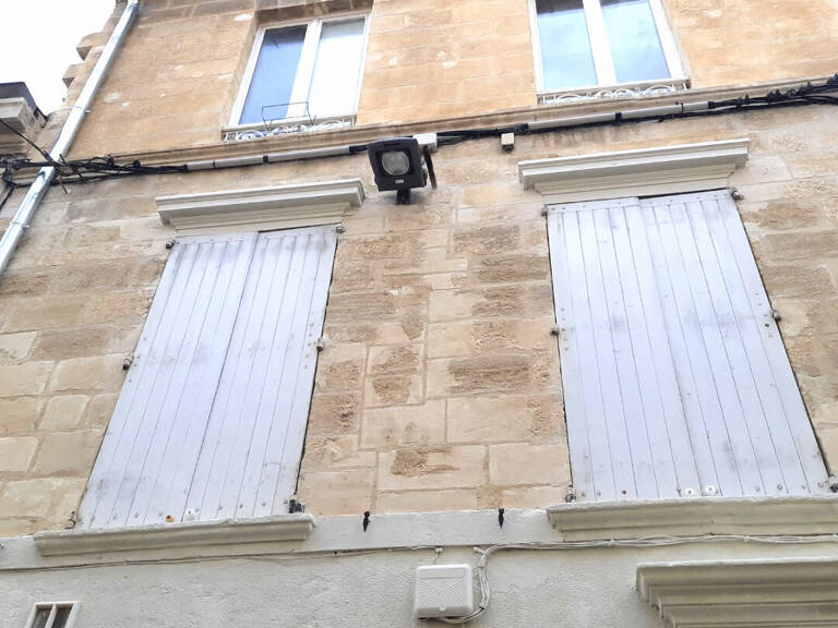 EN EXCLUSIVITE - AVIGNON INTRA MUROS SUPERBE STUDIO  LOUE — photo 1
