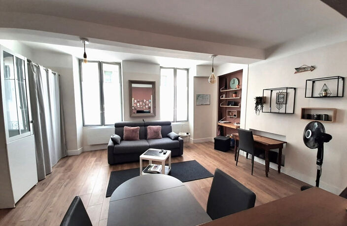 EN EXCLUSIVITE - AVIGNON INTRA MUROS SUPERBE STUDIO  LOUE — photo 2