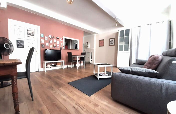 EN EXCLUSIVITE - AVIGNON INTRA MUROS SUPERBE STUDIO  LOUE — photo 4