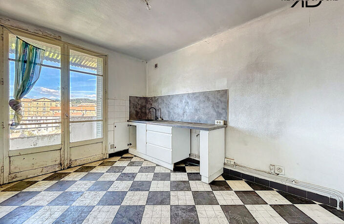 Appartement A RENOVER 80 m² + balcon à AUBENAS — photo 2