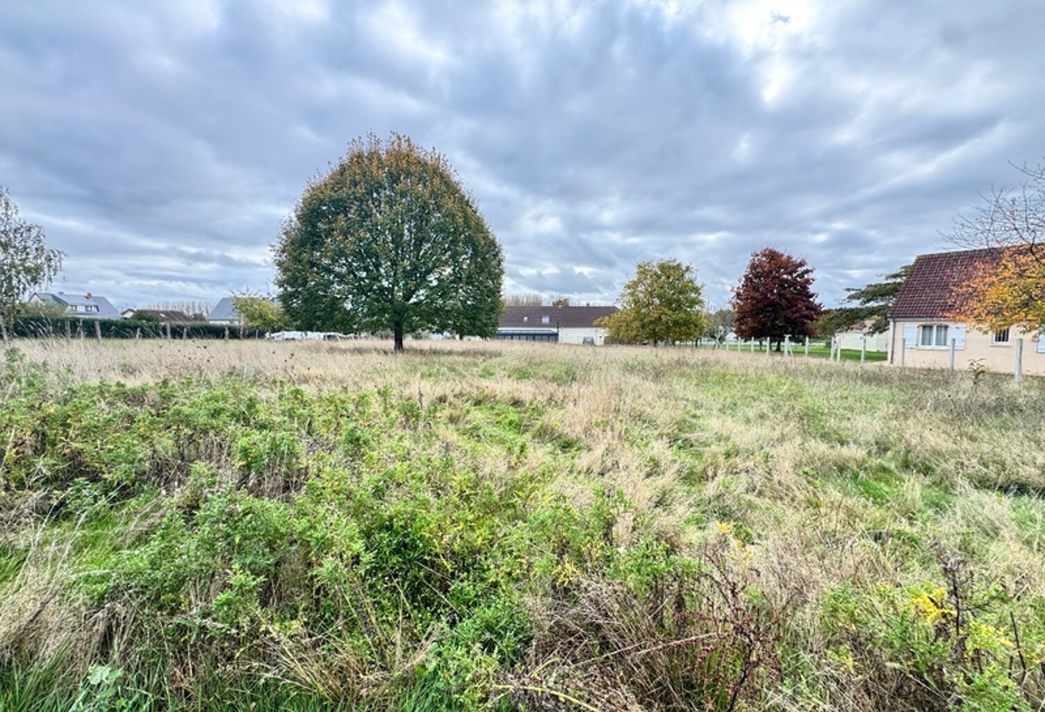 Terrain de plus de 2 000 m² à Aubigné-Racan — photo 1