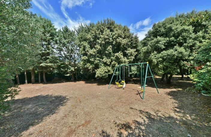 A 5km d'Uzès, Terrain constructible — photo 2