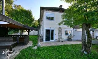 Immeuble  274 m² à vendre à Saint-Genis-Laval (69230)