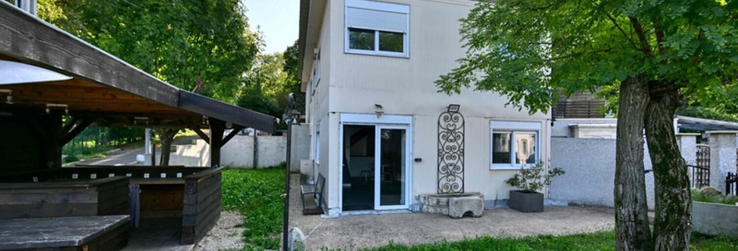 Immeuble  274 m² à vendre à Saint-Genis-Laval (69230)