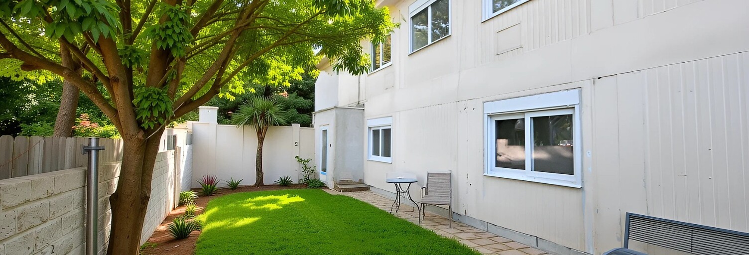 Immeuble  274 m² à vendre à Saint-Genis-Laval (69230)