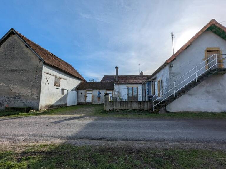 À vendre porche de Digoin, maison à rénover avec dépendances / terrain 965m² — photo 1