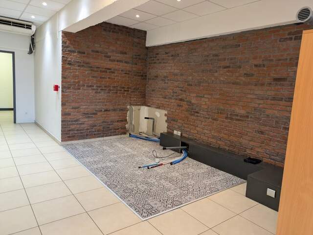 Dpt Isère (38), à louer BOURGOIN JALLIEU Local commercial 75 m² — photo du bien