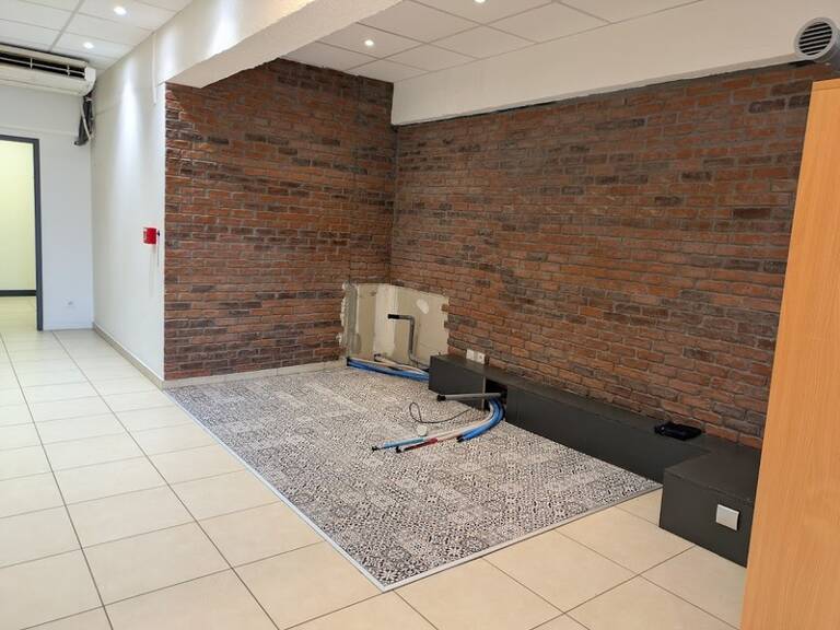 Dpt Isère (38), à louer BOURGOIN JALLIEU Local commercial 75 m² — photo 1