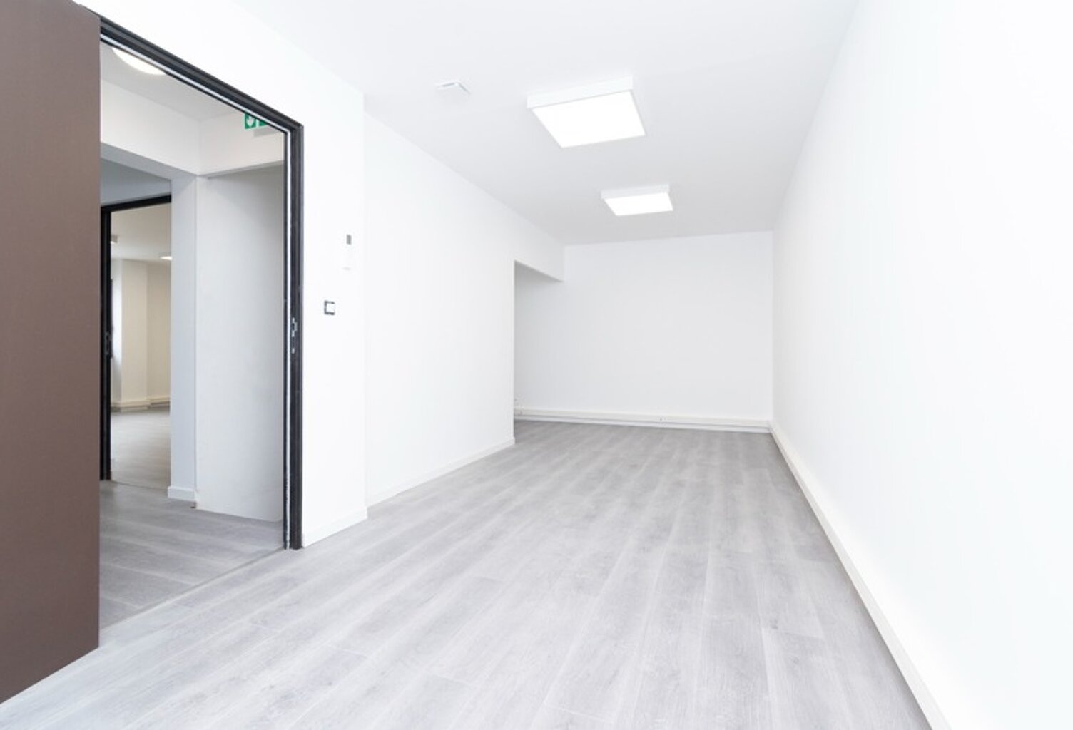 Dpt Bouches du Rhône (13), à louer GÉMENOS Bureau de 20 m² - Climatisation réversible - Electricité et fibre (inclus dans les charges) - Stationnement facile - Rénové — photo 1